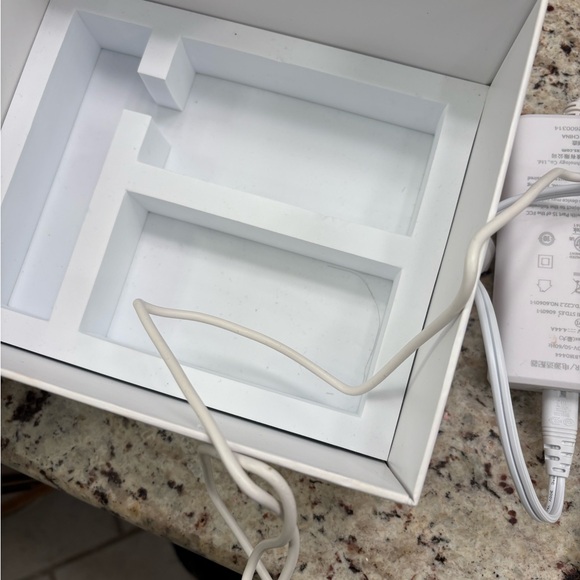 CurrentBody Skin LED Light Therapy Device - Picture 4 of 4